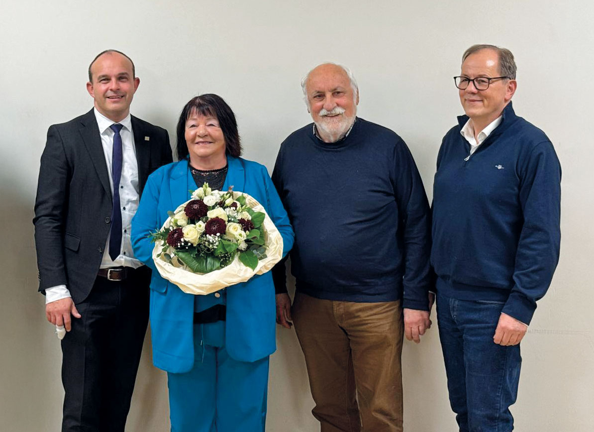 Rita Filipp (2.v.links) freut sich �ber die Auszeichnung. Lutz K�hler, Kurt Filipp und B�rgermeister Stephan Brockmann (v.l.) freuen sich mit. Foto: CDU Eppertshausen